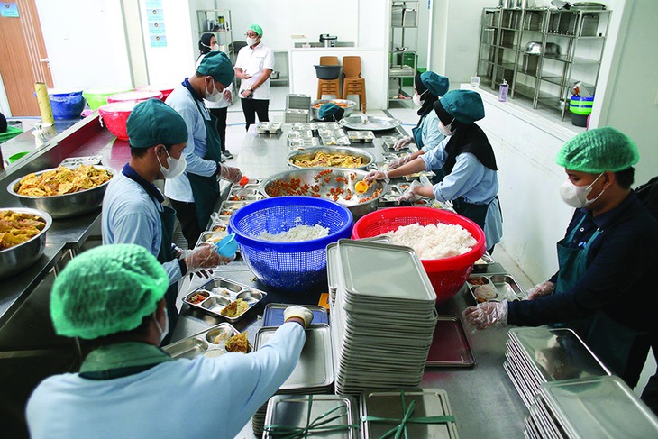 Trung Quốc siết quản lý bữa ăn học đường:  Để học sinh "an toàn trên đầu lưỡi" - Ảnh 2.