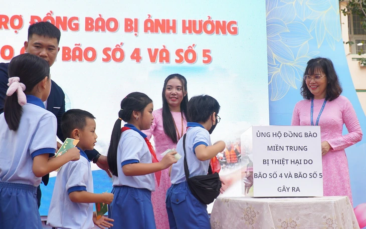 Công khai danh sách học sinh khó khăn nhận quà, nhà trường phải xin lỗi - Ảnh 2.