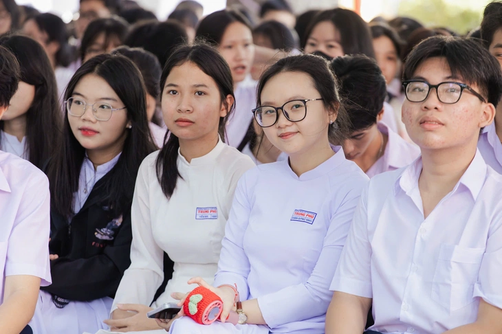 TP.HCM chính thức quyết định không tan học trước 16h - Ảnh 1.