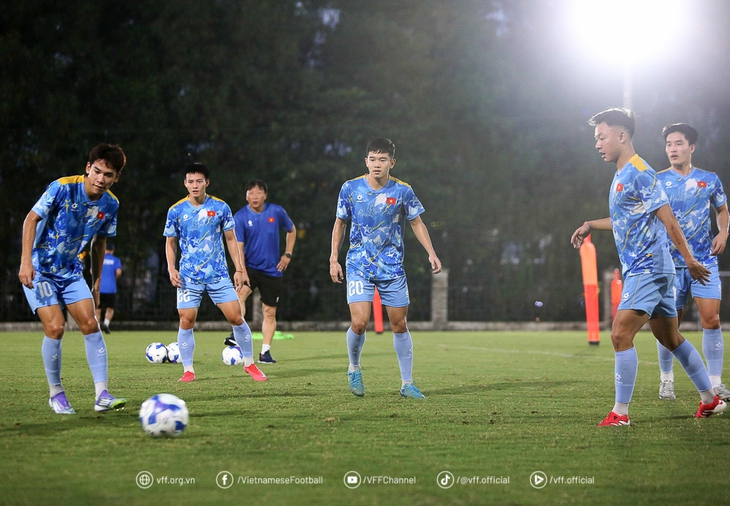 Phạm Lý Đức nhắc 'phải cẩn trọng' trước U23 Singapore - Ảnh 5.