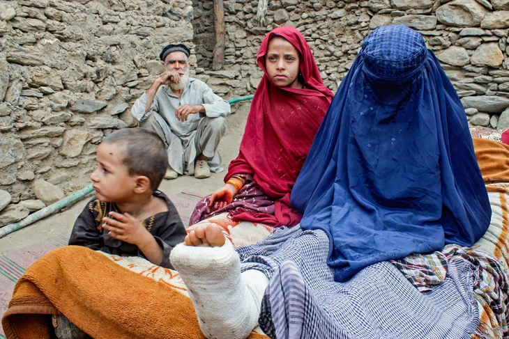 Động đất ở Afghanistan 'chôn vùi' nữ giới tới 2 lần - Ảnh 1. Afghanistan - Ảnh 1.