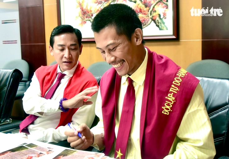 Học kỹ năng phỏng vấn, sinh viên 'vỡ oà' khi được giao lưu cùng đoàn làm phim Mưa đỏ - Ảnh 3.