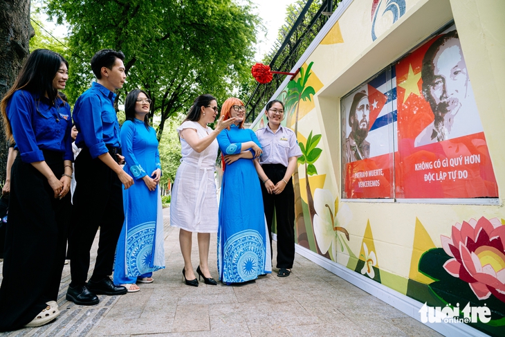 Tuổi trẻ TP.HCM điểm tô 'di sản nhỏ' trong quan hệ Việt Nam - Cuba - Ảnh 7.