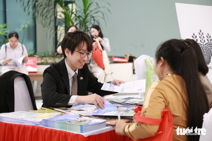 Bạn trẻ Đà Nẵng tìm cơ hội tại Ngày hội du học Nhật Bản - Ảnh 1.