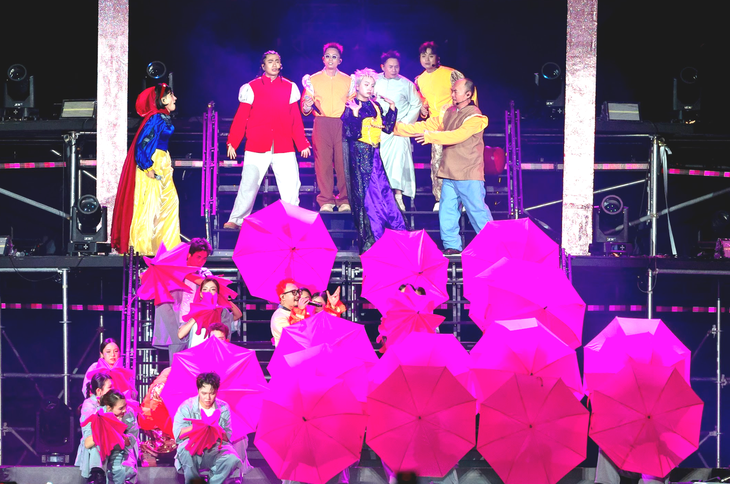 Concert Anh trai vượt ngàn chông gai chưa kết thúc mà sao nước mắt cứ rưng rưng - Ảnh 4. Concert Anh trai vượt ngàn chông gai: Những vầng trăng trên đồi nay xuống phố - Ảnh 4.