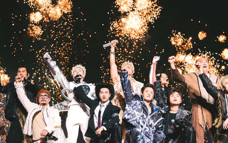 Concert Anh trai vượt ngàn chông gai chưa kết thúc mà sao nước mắt cứ rưng rưng - Ảnh 1. Concert Anh trai vượt ngàn chông gai: Những vầng trăng trên đồi nay xuống phố - Ảnh 1.