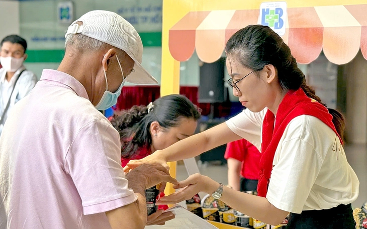 Ung thư tại Việt Nam gia tăng, cần mở rộng tầm soát và chuẩn bị nguồn lực điều trị - Ảnh 2.