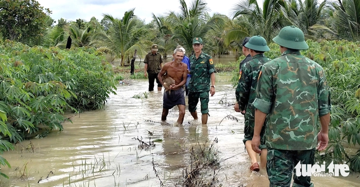 Mưa lớn kéo dài, nhiều nơi ở Đắk Lắk ngập sâu - Ảnh 4.