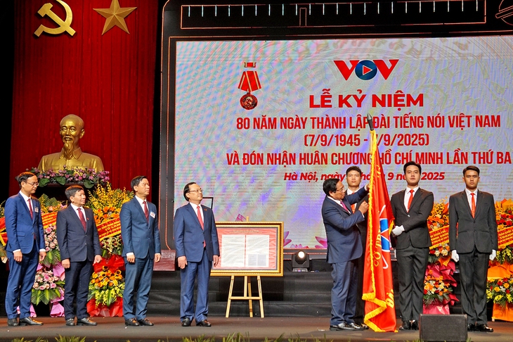 Đài Tiếng nói Việt Nam đón nhận Huân chương Hồ Chí Minh lần thứ 3 - Ảnh 1.