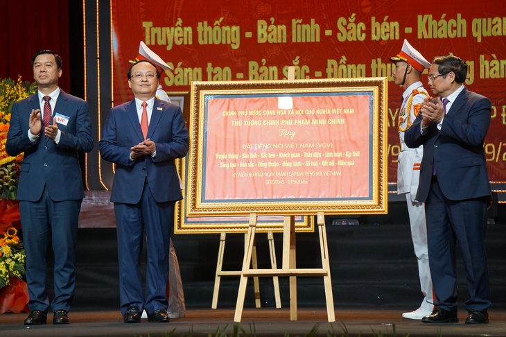 Đài Tiếng nói Việt Nam nhận thư chúc mừng của Tổng Bí thư Tô Lâm và Huân chương Hồ Chí Minh lần thứ - Ảnh 4. Đài Tiếng nói Việt Nam đón nhận Huân chương Hồ Chí Minh lần thứ 3 - Ảnh 6.