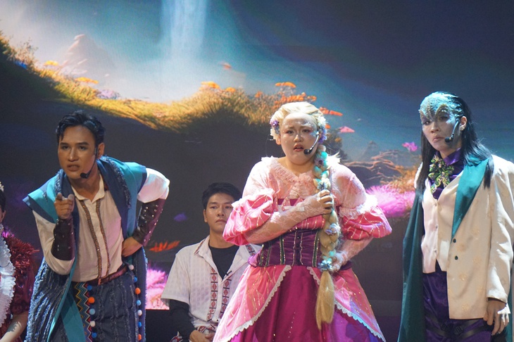 Thu Quỳnh ‘My Sói’ lần đầu diễn nhạc kịch - Ảnh 4. Thu Quỳnh diễn nhạc kịch Công chúa tóc mây - Ảnh 4.