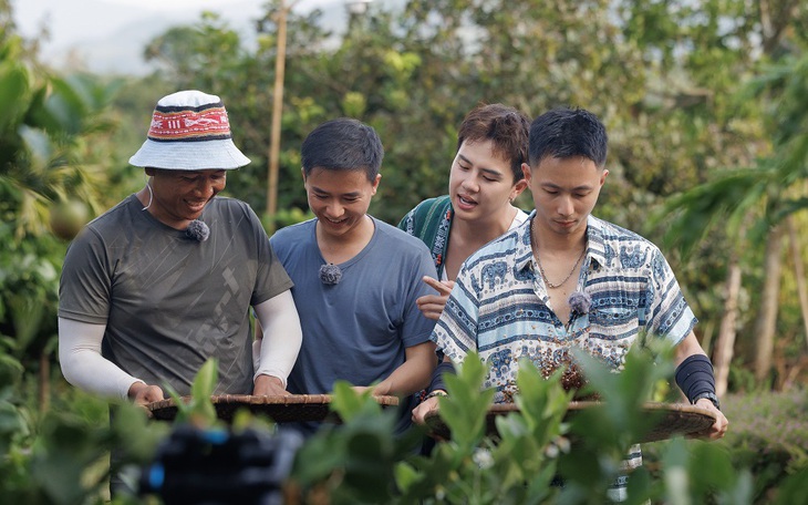 Gia đình Haha trở về Bản Liền: Đong đầy tiếng cười và lắng đọng tình cảm - Ảnh 4.
