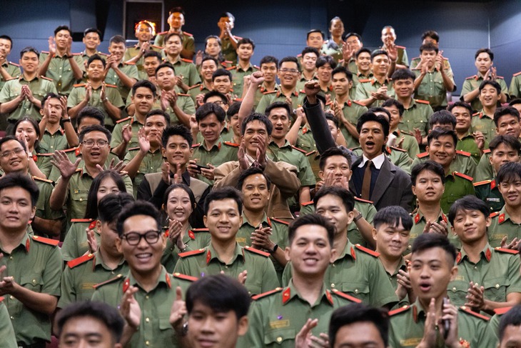 Anh Tạ 'Mưa đỏ' khóc kể về ông nội liệt sĩ: 'Giá như trên chiến trường có sự vị tha' - Ảnh 3. Mưa đỏ - Ảnh 3.