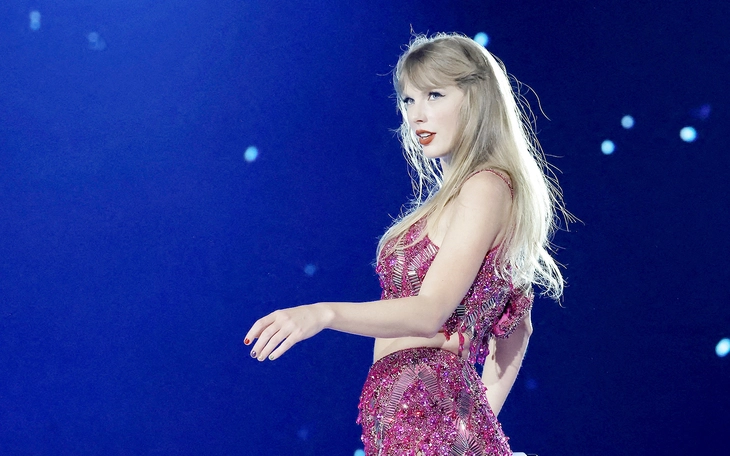 500 siêu thị ở Mỹ mở bán album The Life of a Showgirl của Taylor Swift lúc nửa đêm - Ảnh 4.