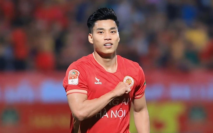 Cầu thủ Văn Thanh cầu hôn bạn gái - Ảnh 2.