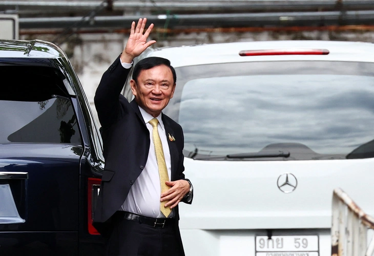 Ông Thaksin đáp xuống Singapore - Ảnh 1. Thaksin - Ảnh 1.