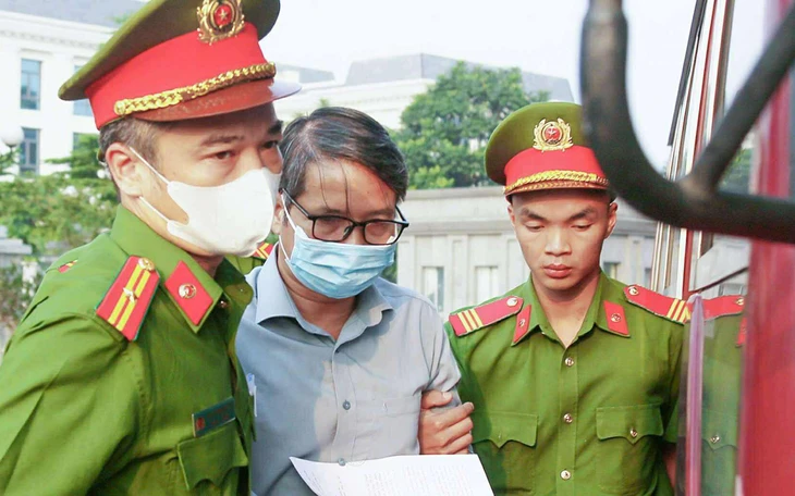 Hình ảnh cựu phó chủ nhiệm Văn phòng Quốc hội Phạm Thái Hà cùng hơn 20 người bị đưa ra xét xử - Ảnh 11.