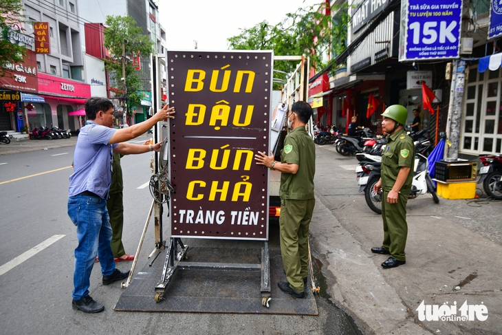 lấn chiếm vỉa hè - Ảnh 1.