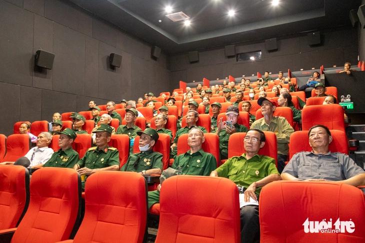 Mưa đỏ - Ảnh 1.