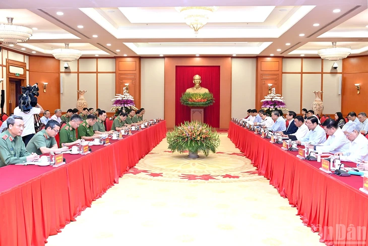 Bộ Chính trị cho ý kiến dự thảo văn kiện, phương án nhân sự trình Đại hội Đảng bộ Công an Trung ương - Ảnh 3.