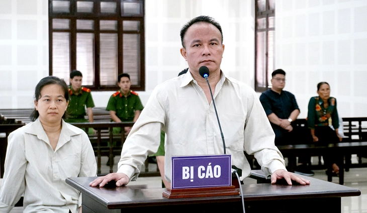Từ vụ cựu cán bộ chiếm đoạt 5 lô đất: Có nên nhờ người khác đứng tên? - Ảnh 1.