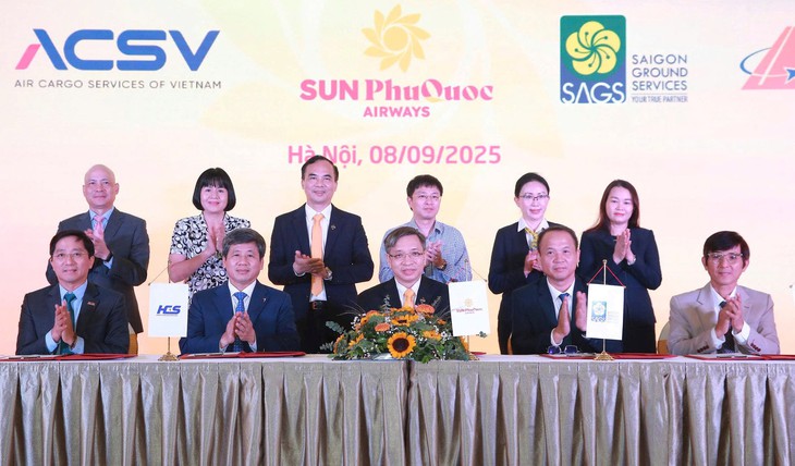 Các công ty thành viên của ACV và Sun PhuQuoc Airways ký kết hợp đồng cung cấp dịch vụ - Ảnh 1.