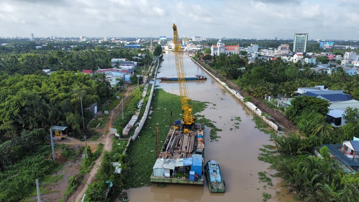 Khởi công dự án đường giao thông hai bên bờ sông Bảo Định đoạn 2 - Ảnh 1.