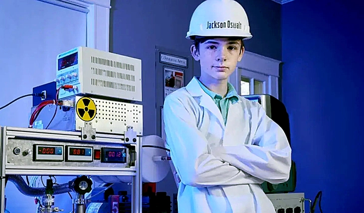 Cậu bé 12 tuổi đạt kỷ lục về thực hiện phản ứng hạt nhân, FBI phải đến kiểm tra? - Ảnh 1.