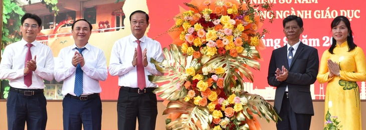 Điều động nhiều hiệu trưởng trường THPT "hot" ở TP.HCM- Ảnh 1. hiệu trưởng - Ảnh 1.
