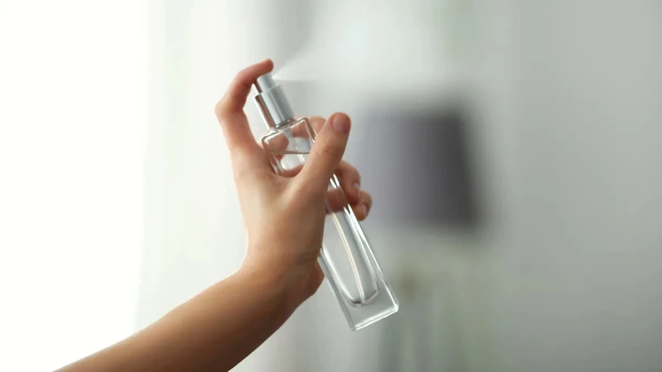 nước hoa tẩm thuốc - Ảnh 1.