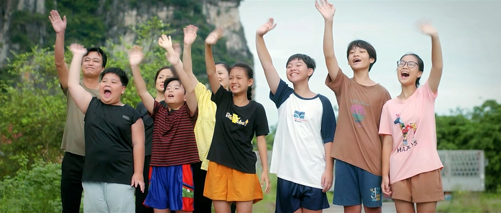 Tuổi thơ 'dữ dội' trong Cách em 1 milimet - Ảnh 1. Tuổi thơ 'dữ dội' trong Cách em 1 milimet - Ảnh 1.