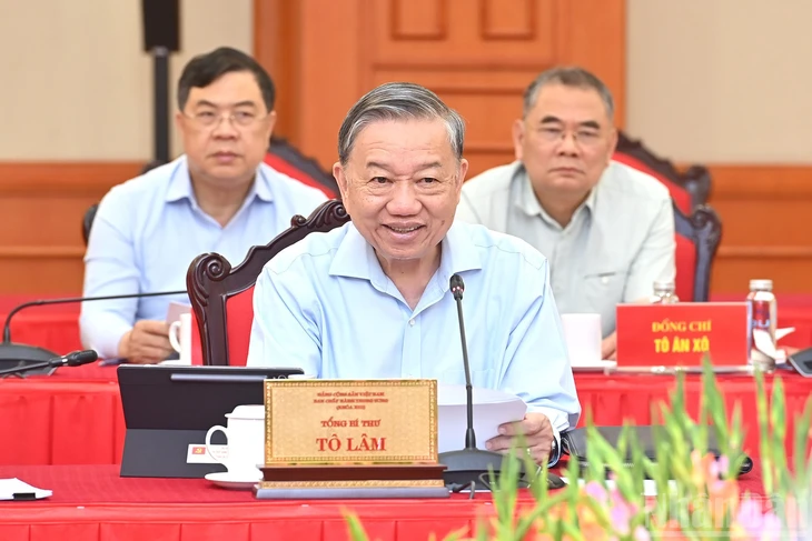 Bộ Chính trị cho ý kiến dự thảo văn kiện, phương án nhân sự trình Đại hội Đảng bộ Công an Trung ương - Ảnh 1.