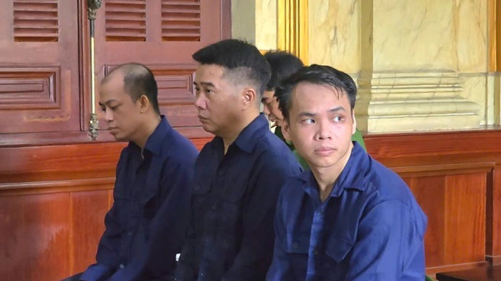 Cựu phó trưởng Công an phường Phạm Ngũ Lão và hai cấp dưới lãnh án - Ảnh 1.