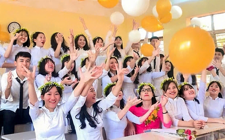 Những mùa tựu trường thương nhớ - Kỳ cuối: Cô giáo gieo mùa thương nhớ cho cậu trò nghèo - Ảnh 3.