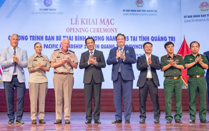 1.300 người dân vùng biên Quảng Trị xúc động được quân y khám, phát thuốc - Ảnh 5.