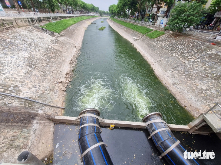 Dẫn nước từ hồ Tây về để 'hồi sinh' sông Tô Lịch - Ảnh 1.