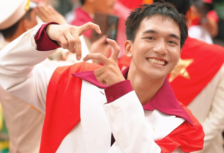 Mưa đỏ - Ảnh 1.