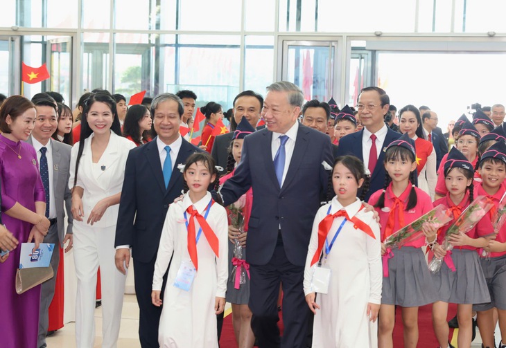 Anh hùng Lao động Thái Hương: 'Dinh dưỡng học đường phải được coi là hạ tầng mềm của quốc gia' - Ảnh 3. Anh hùng Lao động Thái Hương: 'Dinh dưỡng học đường phải được coi là hạ tầng mềm của quốc gia' - Ảnh 2.