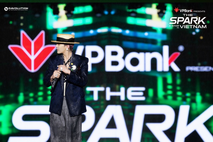 VPBank chạm đến trái tim khách hàng: Từ K-pop bùng nổ đến đêm nhạc chữa lành - Ảnh 3.