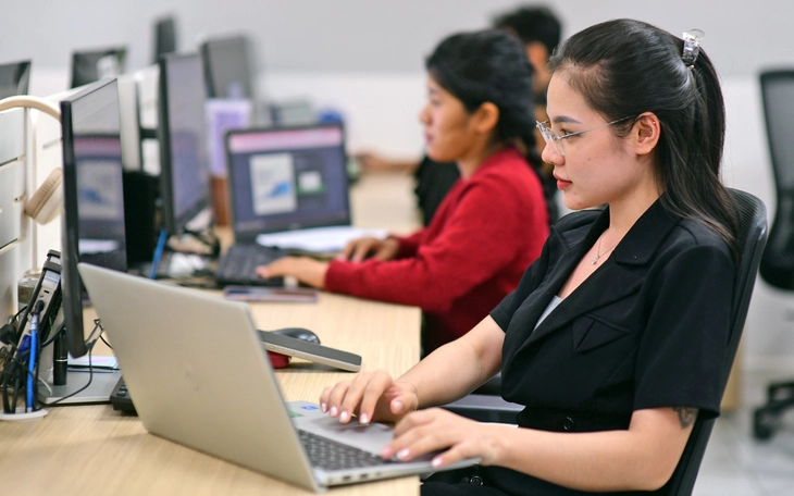 Chứng khoán đảo chiều ngoạn mục phút chót, nhà đầu tư 'thở phào' - Ảnh 2.