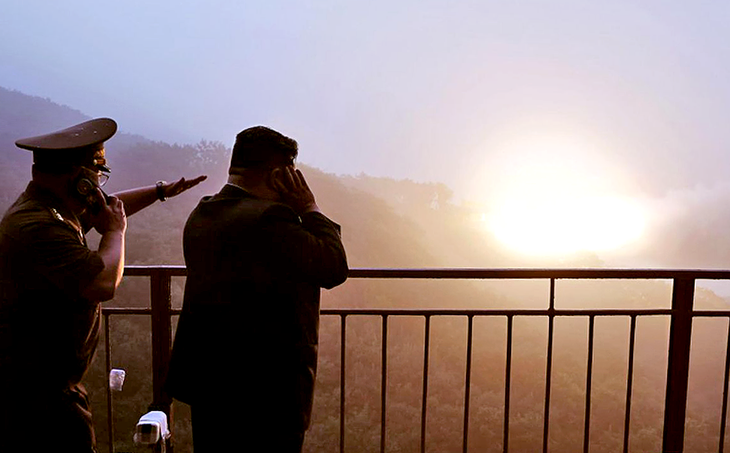 Phát triển động cơ tên lửa, ông Kim Jong Un tuyên bố đạt 'đỉnh cao chiến lược' - Ảnh 1.
