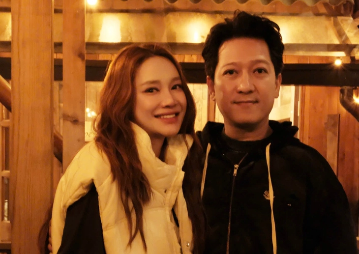 Sao Việt đón năm mới 2026: Pháo hoa ngoài phố, hạnh phúc trong nhà   - Ảnh 1.