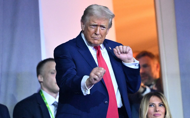 Ông Trump giải thích lý do nhắm mắt trong cuộc họp nội các - Ảnh 3.