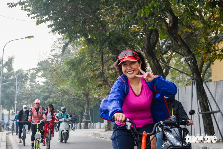 Hà Nội bình yên trong buổi sáng đầu năm mới - Ảnh 2.