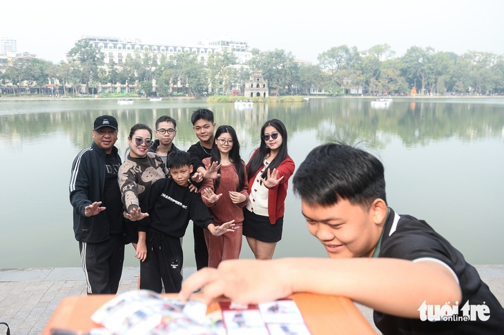 Hà Nội bình yên trong buổi sáng đầu năm mới - Ảnh 5.