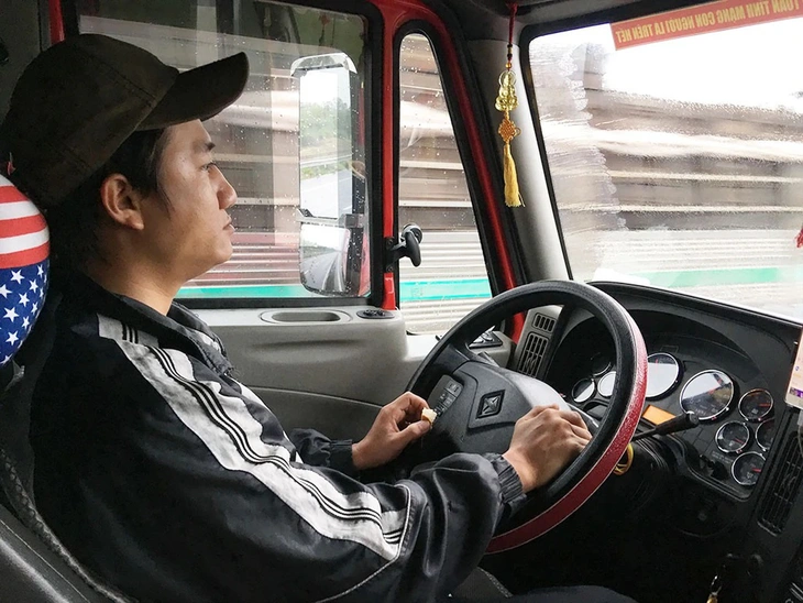 Loạt quy định giao thông mới có hiệu lực từ 2026, vi phạm sẽ mất hàng triệu đồng, có thể tước bằng - Ảnh 4.