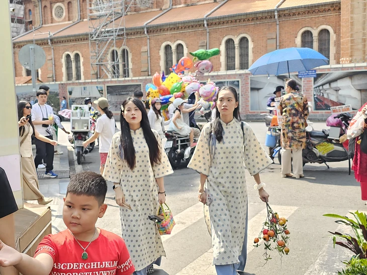 Tết dương lịch: Khách vui chơi, mua sắm tưng bừng, đơn vị bán lẻ tung ưu đãi lớn - Ảnh 5.