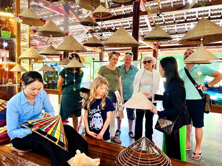 Tour biển đảo Nha Trang Tết dương lịch tăng nhẹ, khách chuộng du lịch nội thành - Ảnh 3.