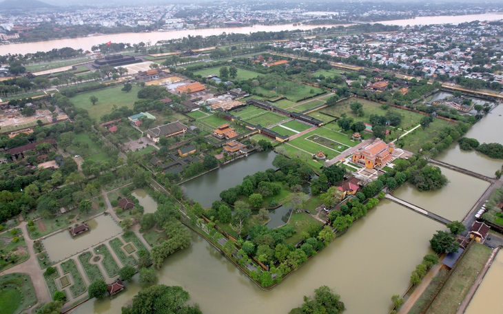 Di tích Đại Nội Huế mọc thêm nhiều căn nhà rường ‘lạ’ - Ảnh 5.