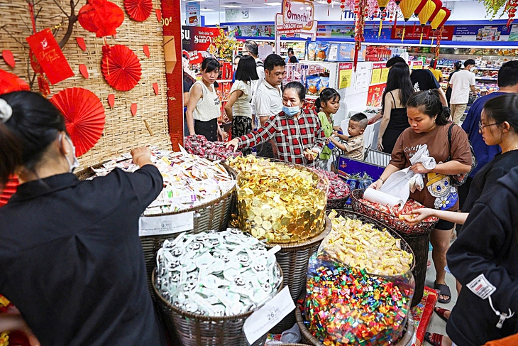 TP.HCM yêu cầu đảm bảo nguồn cung và giá cả hàng Tết - Ảnh 2. hàng tết - Ảnh 2.